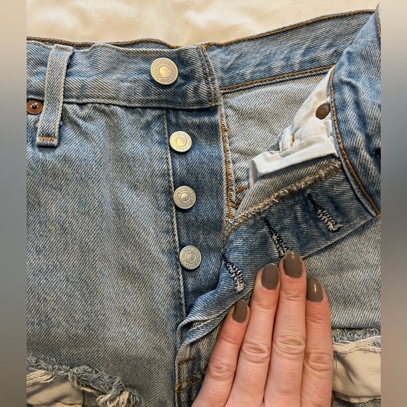 Levi’s 501 Shorts - Picture 6 of 6